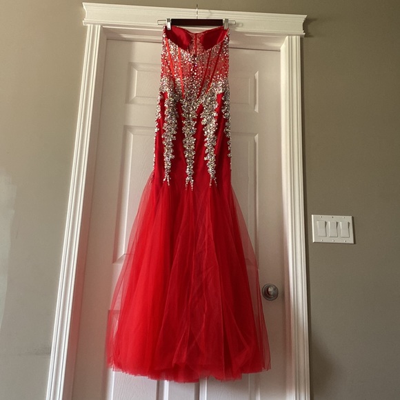 Gorgeous Jovani red dress - Picture 2 of 4